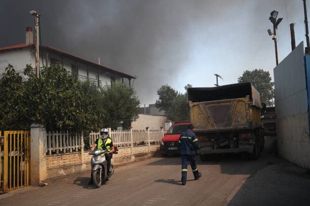 Wildfire continues near Thessaloniki as firefighters battle blaze THESSALONIKI, GREECE - JULY 5: Firefighters battle a wildfire that erupted the previous day in Oreokastro, on the outskirts of Thessaloniki, Greece on July 5, 2026. Svarnias Vasilis Anadolu Thessaloniki Greece. Editorial use only. Please get in touch for any other usage.  Copyright: x2026xAnadoluxSvarniasxVasilisx