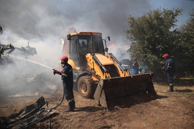 Wildfire continues near Thessaloniki as firefighters battle blaze THESSALONIKI, GREECE - JULY 5: Firefighters battle a wildfire that erupted the previous day in Oreokastro, on the outskirts of Thessaloniki, Greece on July 5, 2026. Svarnias Vasilis Anadolu Thessaloniki Greece. Editorial use only. Please get in touch for any other usage.  Copyright: x2026xAnadoluxSvarniasxVasilisx