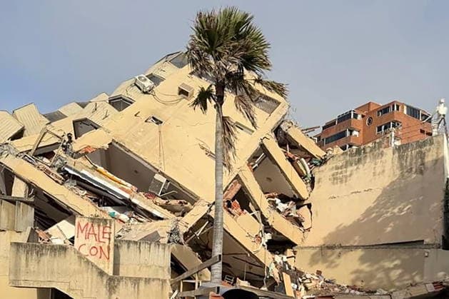 VENEZUELA, LA GUAIRA - JULY 5, 2026: A building gets destroyed by the June 24 earthquakes in the Caribbean Sea coast city of Catia La Mar Venezuela  - ZUMAt113 20260705_zaa_t113_078 Copyright: xMikhailxMakeyevx