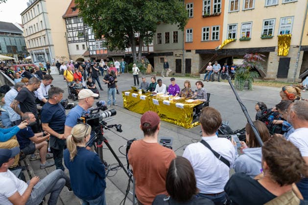 Widersetzen AfD Bundesparteitag 2026 Erfurt 05072026 - Pressekonferenz der Organisation Widersetzen nach dem Bundesparteitag auf der Rathausbruecke in Erfurt +++ Unter dem Motto widersetzen beziehungsweise zusammenstehen haben in Erfurt zahlreiche Demonstrationen gegen den Bundesparteitag der Partei Alternative fuer Deutschland (AfD) stattgefunden. Am Rande kam es immer wieder zu Auseinandersetzungen zwischen Demonstrierenden und Polizei. Es wurde auch versucht, den Parteitag durch Sitzblockaden zu verhindern. *** Widersetzen: AfD National Party Convention 2026, Erfurt, July 5, 2026 — Press conference held by the organization Widersetzen following the national party convention on the Rathausbrücke in Erfurt. Under the slo 05062026-ppb-17