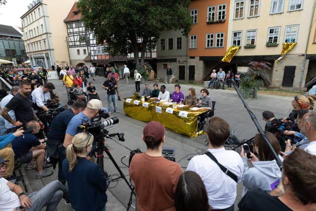 Widersetzen AfD Bundesparteitag 2026 Erfurt 05072026 - Pressekonferenz der Organisation Widersetzen nach dem Bundesparteitag auf der Rathausbruecke in Erfurt +++ Unter dem Motto widersetzen beziehungsweise zusammenstehen haben in Erfurt zahlreiche Demonstrationen gegen den Bundesparteitag der Partei Alternative fuer Deutschland (AfD) stattgefunden. Am Rande kam es immer wieder zu Auseinandersetzungen zwischen Demonstrierenden und Polizei. Es wurde auch versucht, den Parteitag durch Sitzblockaden zu verhindern. *** Widersetzen: AfD National Party Convention 2026, Erfurt, July 5, 2026 — Press conference held by the organization Widersetzen following the national party convention on the Rathausbrücke in Erfurt. Under the slo 05062026-ppb-18