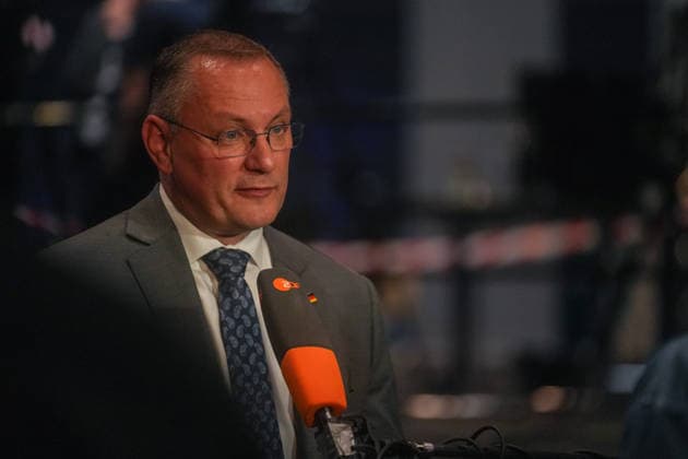 Erfurt Tino Chrupalla, Bundessprecher der AfD, im Interview mit dem ZDF am Rande des Bundesparteitags Tino Chrupalla, Bundessprecher der AfD, im Interview mit dem ZDF am Rande des Bundesparteitags am 05.07.2026 in Erfurt, Tino Chrupalla, Bundessprecher der AfD, im Interview mit dem ZDF am Rande des Bundesparteitags, *** Erfurt: Tino Chrupalla, national spokesperson for the AfD, in an interview with ZDF on the sidelines of the national party convention. Tino Chrupalla, national spokesperson for the AfD, in an interview with ZDF on the sidelines of the national party convention on July 5, 2026, in Erfurt, Tino Chrupalla, national spokesperson for the AfD, in an interview with ZDF on the sidelines of the national party convention, Copyright: xEibner-Pressefoto PiaxSchindlerx EP_PSR