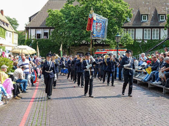 Schützenausmarsch 2026 in Hannover Das weltgrößte 497. Schützenfest beginnt traditionsgemäß mit dem großen Schützenausmarsch in der Innenstadt von Hannover. *** 2026 Schützenausmarsch in Hanover The world s largest Schützenfest, featuring 497 participants, traditionally begins with the grand Schützenausmarsch in downtown Hanover Copyright: xBerndxGüntherx