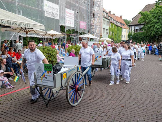 Schützenausmarsch 2026 in Hannover Das weltgrößte 497. Schützenfest beginnt traditionsgemäß mit dem großen Schützenausmarsch in der Innenstadt von Hannover. *** 2026 Schützenausmarsch in Hanover The world s largest Schützenfest, featuring 497 participants, traditionally begins with the grand Schützenausmarsch in downtown Hanover Copyright: xBerndxGüntherx