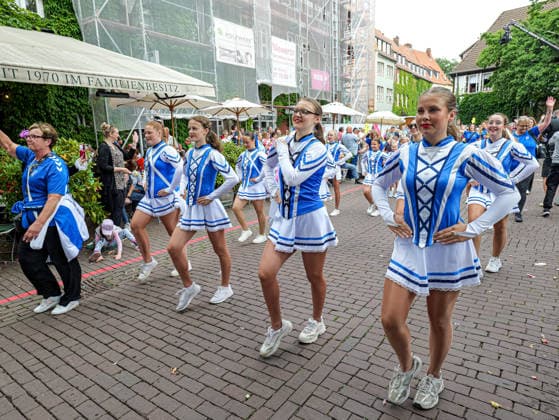 Schützenausmarsch 2026 in Hannover Das weltgrößte 497. Schützenfest beginnt traditionsgemäß mit dem großen Schützenausmarsch in der Innenstadt von Hannover. *** 2026 Schützenausmarsch in Hanover The world s largest Schützenfest, featuring 497 participants, traditionally begins with the grand Schützenausmarsch in downtown Hanover Copyright: xBerndxGüntherx