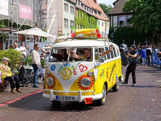 Schützenausmarsch 2026 in Hannover Das weltgrößte 497. Schützenfest beginnt traditionsgemäß mit dem großen Schützenausmarsch in der Innenstadt von Hannover. *** 2026 Schützenausmarsch in Hanover The world s largest Schützenfest, featuring 497 participants, traditionally begins with the grand Schützenausmarsch in downtown Hanover Copyright: xBerndxGüntherx