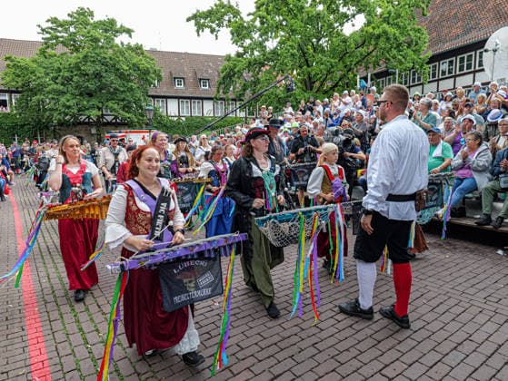 Schützenausmarsch 2026 in Hannover Das weltgrößte 497. Schützenfest beginnt traditionsgemäß mit dem großen Schützenausmarsch in der Innenstadt von Hannover. *** 2026 Schützenausmarsch in Hanover The world s largest Schützenfest, featuring 497 participants, traditionally begins with the grand Schützenausmarsch in downtown Hanover Copyright: xBerndxGüntherx