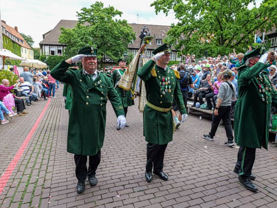 Schützenausmarsch 2026 in Hannover Das weltgrößte 497. Schützenfest beginnt traditionsgemäß mit dem großen Schützenausmarsch in der Innenstadt von Hannover. *** 2026 Schützenausmarsch in Hanover The world s largest Schützenfest, featuring 497 participants, traditionally begins with the grand Schützenausmarsch in downtown Hanover Copyright: xBerndxGüntherx