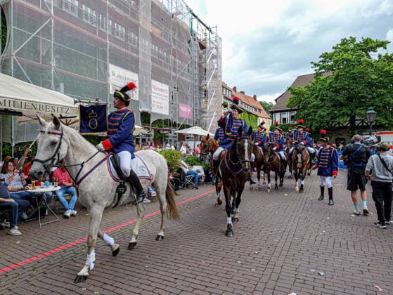 Schützenausmarsch 2026 in Hannover Das weltgrößte 497. Schützenfest beginnt traditionsgemäß mit dem großen Schützenausmarsch in der Innenstadt von Hannover. *** 2026 Schützenausmarsch in Hanover The world s largest Schützenfest, featuring 497 participants, traditionally begins with the grand Schützenausmarsch in downtown Hanover Copyright: xBerndxGüntherx
