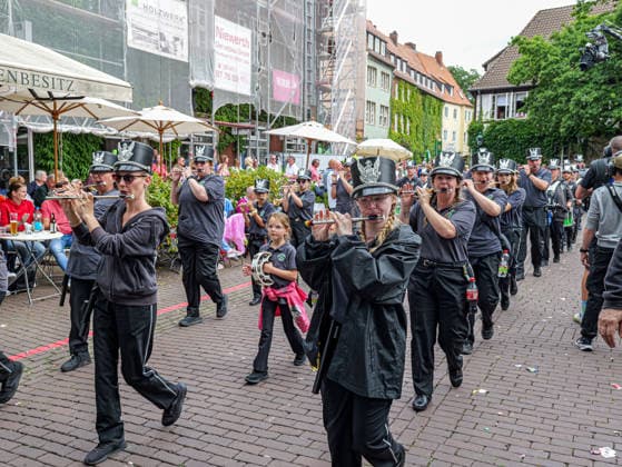 Schützenausmarsch 2026 in Hannover Das weltgrößte 497. Schützenfest beginnt traditionsgemäß mit dem großen Schützenausmarsch in der Innenstadt von Hannover. *** 2026 Schützenausmarsch in Hanover The world s largest Schützenfest, featuring 497 participants, traditionally begins with the grand Schützenausmarsch in downtown Hanover Copyright: xBerndxGüntherx