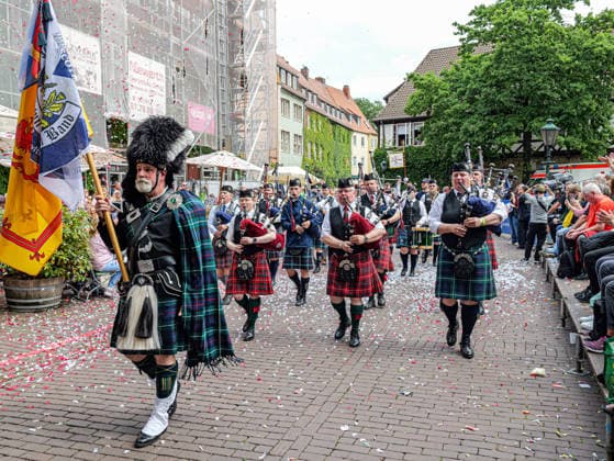 Schützenausmarsch 2026 in Hannover Das weltgrößte 497. Schützenfest beginnt traditionsgemäß mit dem großen Schützenausmarsch in der Innenstadt von Hannover. *** 2026 Schützenausmarsch in Hanover The world s largest Schützenfest, featuring 497 participants, traditionally begins with the grand Schützenausmarsch in downtown Hanover Copyright: xBerndxGüntherx