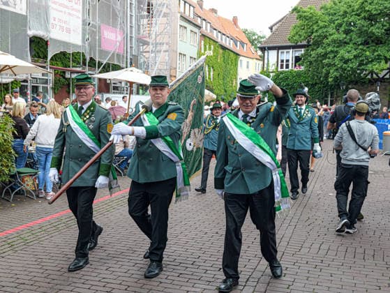 Schützenausmarsch 2026 in Hannover Das weltgrößte 497. Schützenfest beginnt traditionsgemäß mit dem großen Schützenausmarsch in der Innenstadt von Hannover. *** 2026 Schützenausmarsch in Hanover The world s largest Schützenfest, featuring 497 participants, traditionally begins with the grand Schützenausmarsch in downtown Hanover Copyright: xBerndxGüntherx