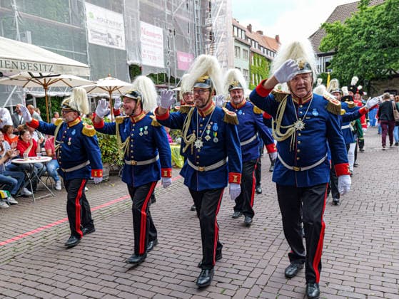 Schützenausmarsch 2026 in Hannover Das weltgrößte 497. Schützenfest beginnt traditionsgemäß mit dem großen Schützenausmarsch in der Innenstadt von Hannover. *** 2026 Schützenausmarsch in Hanover The world s largest Schützenfest, featuring 497 participants, traditionally begins with the grand Schützenausmarsch in downtown Hanover Copyright: xBerndxGüntherx