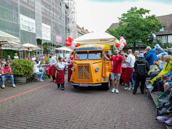 Schützenausmarsch 2026 in Hannover Das weltgrößte 497. Schützenfest beginnt traditionsgemäß mit dem großen Schützenausmarsch in der Innenstadt von Hannover. *** 2026 Schützenausmarsch in Hanover The world s largest Schützenfest, featuring 497 participants, traditionally begins with the grand Schützenausmarsch in downtown Hanover Copyright: xBerndxGüntherx