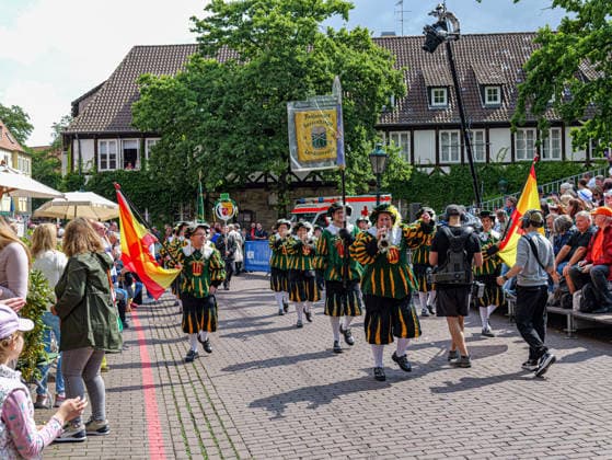 Schützenausmarsch 2026 in Hannover Das weltgrößte 497. Schützenfest beginnt traditionsgemäß mit dem großen Schützenausmarsch in der Innenstadt von Hannover. *** 2026 Schützenausmarsch in Hanover The world s largest Schützenfest, featuring 497 participants, traditionally begins with the grand Schützenausmarsch in downtown Hanover Copyright: xBerndxGüntherx