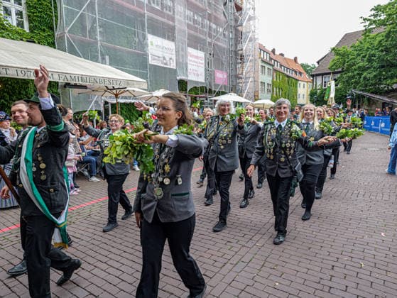 Schützenausmarsch 2026 in Hannover Das weltgrößte 497. Schützenfest beginnt traditionsgemäß mit dem großen Schützenausmarsch in der Innenstadt von Hannover. *** 2026 Schützenausmarsch in Hanover The world s largest Schützenfest, featuring 497 participants, traditionally begins with the grand Schützenausmarsch in downtown Hanover Copyright: xBerndxGüntherx