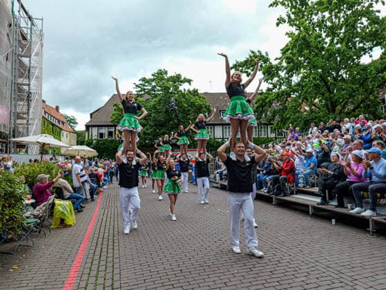 Schützenausmarsch 2026 in Hannover Das weltgrößte 497. Schützenfest beginnt traditionsgemäß mit dem großen Schützenausmarsch in der Innenstadt von Hannover. *** 2026 Schützenausmarsch in Hanover The world s largest Schützenfest, featuring 497 participants, traditionally begins with the grand Schützenausmarsch in downtown Hanover Copyright: xBerndxGüntherx