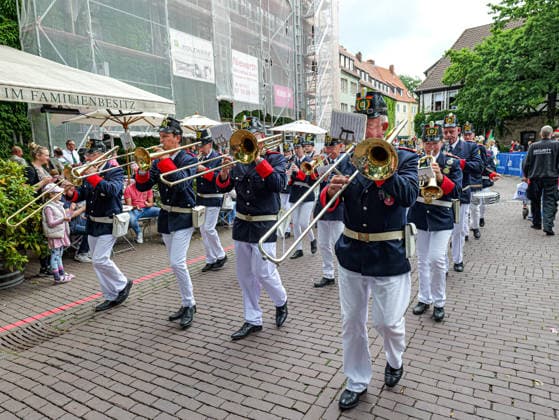 Schützenausmarsch 2026 in Hannover Das weltgrößte 497. Schützenfest beginnt traditionsgemäß mit dem großen Schützenausmarsch in der Innenstadt von Hannover. *** 2026 Schützenausmarsch in Hanover The world s largest Schützenfest, featuring 497 participants, traditionally begins with the grand Schützenausmarsch in downtown Hanover Copyright: xBerndxGüntherx