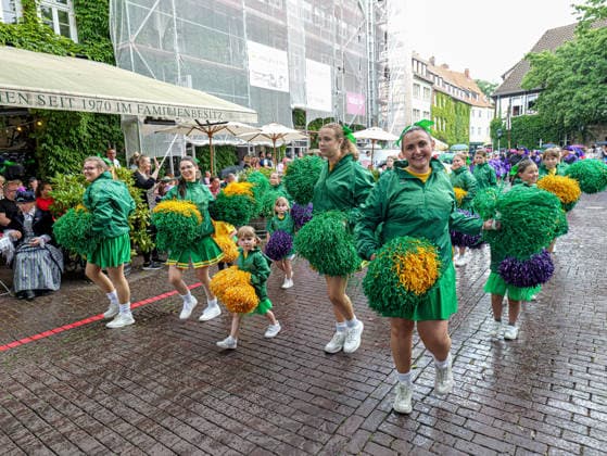 Schützenausmarsch 2026 in Hannover Das weltgrößte 497. Schützenfest beginnt traditionsgemäß mit dem großen Schützenausmarsch in der Innenstadt von Hannover. *** 2026 Schützenausmarsch in Hanover The world s largest Schützenfest, featuring 497 participants, traditionally begins with the grand Schützenausmarsch in downtown Hanover Copyright: xBerndxGüntherx