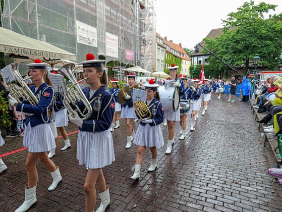Schützenausmarsch 2026 in Hannover Das weltgrößte 497. Schützenfest beginnt traditionsgemäß mit dem großen Schützenausmarsch in der Innenstadt von Hannover. *** 2026 Schützenausmarsch in Hanover The world s largest Schützenfest, featuring 497 participants, traditionally begins with the grand Schützenausmarsch in downtown Hanover Copyright: xBerndxGüntherx
