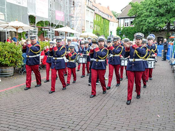 Schützenausmarsch 2026 in Hannover Das weltgrößte 497. Schützenfest beginnt traditionsgemäß mit dem großen Schützenausmarsch in der Innenstadt von Hannover. *** 2026 Schützenausmarsch in Hanover The world s largest Schützenfest, featuring 497 participants, traditionally begins with the grand Schützenausmarsch in downtown Hanover Copyright: xBerndxGüntherx