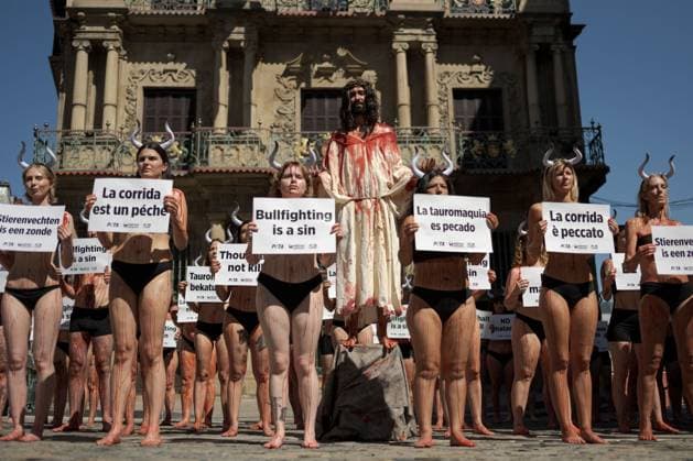Animal rights activists protest in Pamplona ahead of San Fermin Festival PAMPLONA, SPAIN JULY 5, 2026: Animal rights activists from PETA (People for the Ethical Treatment of Animals) and AnimaNaturalis take part in a demonstration against bullfighting and the Running of the Bulls in Pamplona, Spain, on July 5, 2026, ahead of the San Fermin Festival. The annual festival, which begins on July 6, is internationally known for its traditional bull runs and bullfights, practices that the organizations oppose on animal welfare grounds. Pamplona Navarre Spain Copyright: x xGarixGaraialdex xJNAxPressx