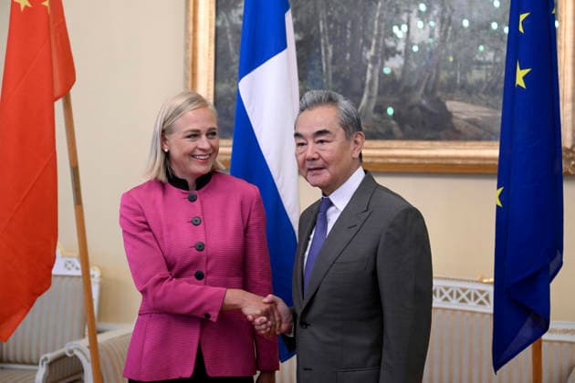 LKS 20260705 Finnish Foreign Minister Elina Valtonen (L) welcomes Chinese Foreign Minister Wang Yi as they meet in Helsinki, Finland, on July 5, 2026. Minister Wang Yi is currently touring the Nordic countries. - JADE SILPO Helsinki Finland  Copyright: xJadexSilpox XnV1d2p9--M
