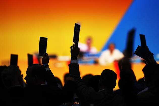 Erfurt, Thüringen, Deutschland, 05.07.2026: Messe: AfD-Bundesparteitag: Delegierte heben ihre Stimmkarte bei einer Abstimmung *** Erfurt, Thuringia, Germany, July 5, 2026: AfD National Party Convention—Delegates hold up their voting cards during a vote Copyright: xdtsxNachrichtenagenturx dts_126598