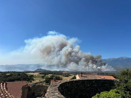 Firefighters Battle Huge Fire Near Montalba-le-Chateau - Trevillach A huge fire breaks out on the territory of the commune of Trevillach, on the outskirts of Montalba-le-Chateau in the Pyrenees-Orientales, about 35 kilometres from Perpignan, France on July 5, 2026, as firefighters with their vehicles and helicopters, including an AS350 Ecureuil, intervene to try to extinguish the enormous blaze. Photo by Geyres-Castoldi ABACAPRESS.COM Trévillach France  Copyright: xCastoldixIsabelle ABACAx