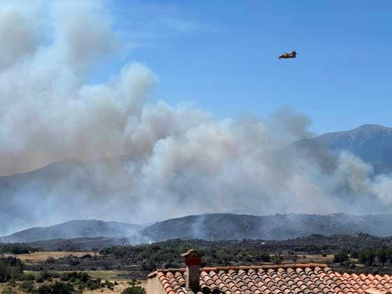 Firefighters Battle Huge Fire Near Montalba-le-Chateau - Trevillach A huge fire breaks out on the territory of the commune of Trevillach, on the outskirts of Montalba-le-Chateau in the Pyrenees-Orientales, about 35 kilometres from Perpignan, France on July 5, 2026, as firefighters with their vehicles and helicopters, including an AS350 Ecureuil, intervene to try to extinguish the enormous blaze. Photo by Geyres-Castoldi ABACAPRESS.COM Trévillach France  Copyright: xCastoldixIsabelle ABACAx