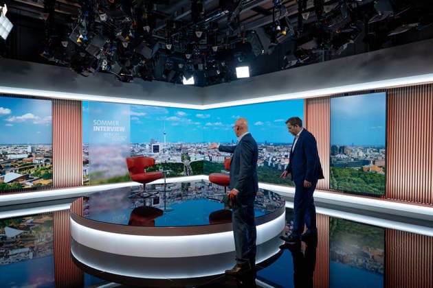 ARD-Sommerinterview, Lars Klingbeil, Matthias Deiß Berlin, Lars Klingbeil, Bundesfinanzminister, Vizekanzler, SPD, ARD-Hauptstadtstudio, ARD-Sommerinterview, TV, Matthias Deiß Berlin Berlin GER *** ARD Summer Interview, Lars Klingbeil, Matthias Deiß Berlin, Lars Klingbeil, Federal Minister of Finance, Vice Chancellor, SPD, ARD Capital Studio, ARD Summer Interview, TV, Matthias Deiß Berlin Berlin GER