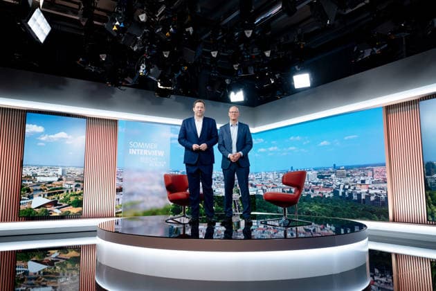 ARD-Sommerinterview, Lars Klingbeil, Matthias Deiß Berlin, Lars Klingbeil, Bundesfinanzminister, Vizekanzler, SPD, ARD-Hauptstadtstudio, ARD-Sommerinterview, TV, Matthias Deiß Berlin Berlin GER *** ARD Summer Interview, Lars Klingbeil, Matthias Deiß Berlin, Lars Klingbeil, Federal Minister of Finance, Vice Chancellor, SPD, ARD Capital Studio, ARD Summer Interview, TV, Matthias Deiß Berlin Berlin GER