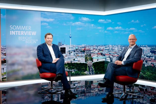 ARD-Sommerinterview, Lars Klingbeil, Matthias Deiß Berlin, Lars Klingbeil, Bundesfinanzminister, Vizekanzler, SPD, ARD-Hauptstadtstudio, ARD-Sommerinterview, TV, Matthias Deiß Berlin Berlin GER *** ARD Summer Interview, Lars Klingbeil, Matthias Deiß Berlin, Lars Klingbeil, Federal Minister of Finance, Vice Chancellor, SPD, ARD Capital Studio, ARD Summer Interview, TV, Matthias Deiß Berlin Berlin GER