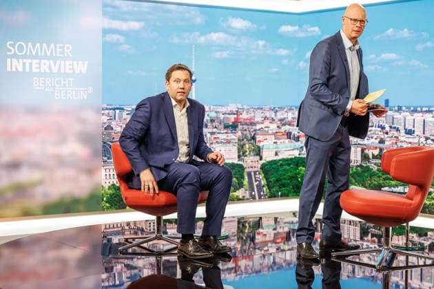 Lars Klingbeil im Interview mit Matthias Deiss Sommer Interview, Bericht aus Berlin. Lars Klingbeil (SPD), Bundesfinanzminister stellt sich den Fragen von Moderator Matthias Deiss, am 5. Juli 2026 im ARD-Hauptstadtstudio. Berlin Deutschland ARD-Hauptstadtstudio *** Lars Klingbeil in an interview with Matthias Deiss: Summer Interview, Report from Berlin—Lars Klingbeil (SPD), Federal Minister of Finance, answers questions from host Matthias Deiss on July 5, 2026, at the ARD Capital Studio in Berlin, Germany. ARD Capital Studio