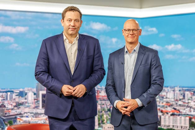 Lars Klingbeil im Interview mit Matthias Deiss Sommer Interview, Bericht aus Berlin. Lars Klingbeil (SPD), Bundesfinanzminister stellt sich den Fragen von Moderator Matthias Deiss, am 5. Juli 2026 im ARD-Hauptstadtstudio. Berlin Deutschland ARD-Hauptstadtstudio *** Lars Klingbeil in an interview with Matthias Deiss: Summer Interview, Report from Berlin—Lars Klingbeil (SPD), Federal Minister of Finance, answers questions from host Matthias Deiss on July 5, 2026, at the ARD Capital Studio in Berlin, Germany. ARD Capital Studio