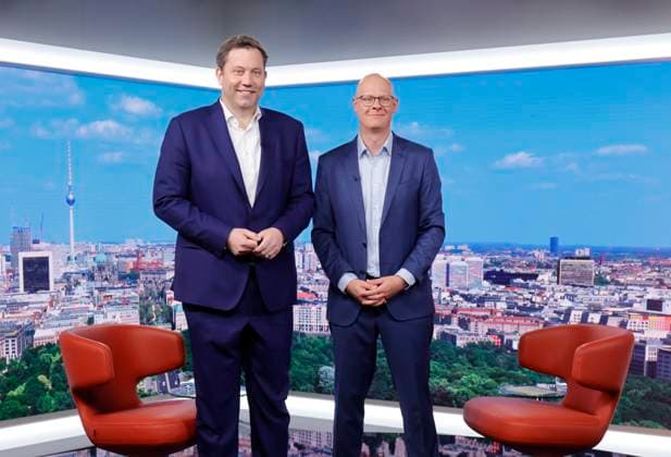 Deutschland, Berlin, ARD-Sommerinterviews starten: Vizekanzler, Bundesfinanzminister und SPD-Vorsitzender Lars Klingbeil , Moderator Matthias Deiß *** Germany, Berlin: ARD Summer Interviews Kick Off with Vice Chancellor, Federal Minister of Finance, and SPD Chairman Lars Klingbeil; Host Matthias Deiß