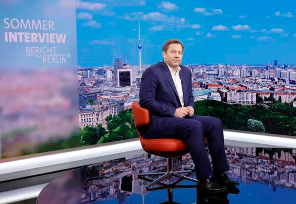 Vizekanzler, Bundesfinanzminister und SPD-Vorsitzender Lars Klingbeil, Deutschland, Berlin, ARD-Sommerinterviews starten: Vizekanzler, Bundesfinanzminister und SPD-Vorsitzender Lars Klingbeil , Moderator Matthias Deiß *** Vice Chancellor, Federal Minister of Finance, and SPD Chairman Lars Klingbeil, Germany, Berlin; ARD Summer Interviews Begin with Vice Chancellor, Federal Minister of Finance, and SPD Chairman Lars Klingbeil; Host Matthias Deiß