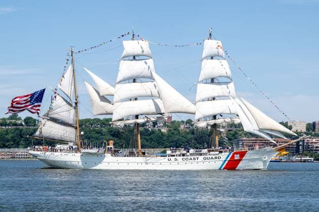 RECORD DATE NOT STATED New York City Celebrates 4th Of July (NEW) New York City Celebrates 4th Of July. July 04, 2026, New York, New York, USA: The U.S. Coast Guard Cutter EAGLE sails during the Sail4th 250 Tall Ships Parade along the Hudson River on July 04, 2026 in New York City. (Credit: M10s TheNews2)(Foto: M10S Thenews2 imago images) New York City Celebrates 4th Of July  Copyright: xM10sx