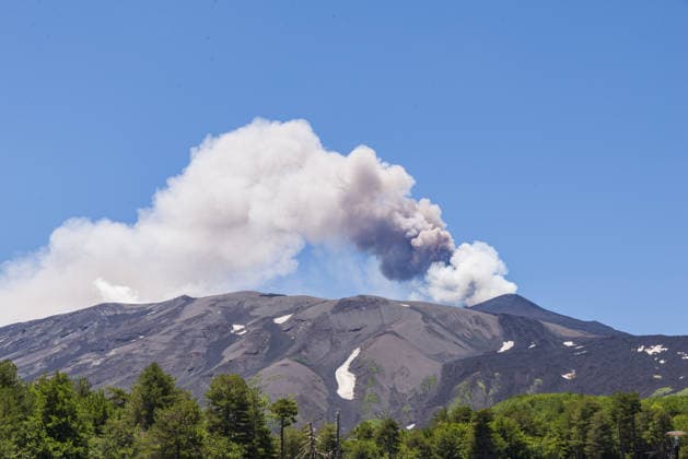 Mount Etna erupts, sending ash plume over Catania, Sicily CATANIA, ITALY - JULY 5: A towering ash plume rises from Mount Etna following the resumption of eruptive activity from a vent located on the upper eastern flank of the Voragine summit crater as the Volcano Observatory Notice for Aviation (VONA) remains at RED alert level in Catania, Sicily, Italy, on July 5, 2026. The ash emission generated an eruption column reaching approximately 1.5 kilometres above the volcano s summit, drifting toward the south and south-southeast. The effusive lava flow, which had been active since June 26, ceased on July 4, while Strombolian activity continues at the summit vent. The presence of volcanic ash prompted temporary airspace restrictions south of th  Copyright: x2026xAnadoluxSalvatorexAllegrax