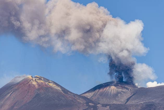 Mount Etna erupts, sending ash plume over Catania, Sicily CATANIA, ITALY - JULY 5: A towering ash plume rises from Mount Etna following the resumption of eruptive activity from a vent located on the upper eastern flank of the Voragine summit crater as the Volcano Observatory Notice for Aviation (VONA) remains at RED alert level in Catania, Sicily, Italy, on July 5, 2026. The ash emission generated an eruption column reaching approximately 1.5 kilometres above the volcano s summit, drifting toward the south and south-southeast. The effusive lava flow, which had been active since June 26, ceased on July 4, while Strombolian activity continues at the summit vent. The presence of volcanic ash prompted temporary airspace restrictions south of th  Copyright: x2026xAnadoluxSalvatorexAllegrax