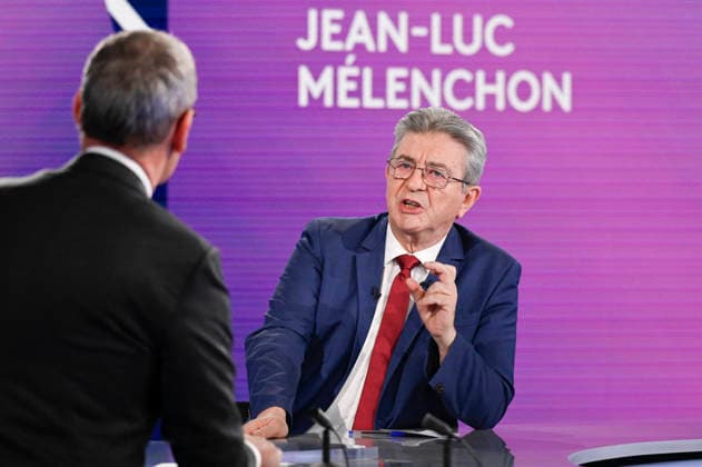 News Themen der Woche KW27 Jean Luc Melenchon On Dimanche En Politique - Paris President of La France Insoumise LFI Jean Luc Melenchon poses for pictures ahead of an interview for Dimanche En Politique on France 3 channel in Paris, France on July 05, 2026. Photo by Stephane Le Tellec ABACAPRESS.COM Paris France  Copyright: xLexTellecxStephane ABACAx