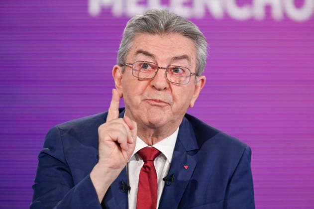 Jean Luc Melenchon On Dimanche En Politique - Paris President of La France Insoumise LFI Jean Luc Melenchon poses for pictures ahead of an interview for Dimanche En Politique on France 3 channel in Paris, France on July 05, 2026. Photo by Stephane Le Tellec ABACAPRESS.COM Paris France  Copyright: xLexTellecxStephane ABACAx