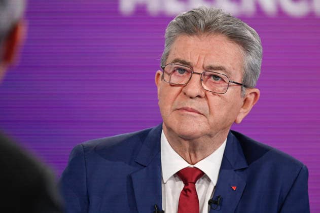 Jean Luc Melenchon On Dimanche En Politique - Paris President of La France Insoumise LFI Jean Luc Melenchon poses for pictures ahead of an interview for Dimanche En Politique on France 3 channel in Paris, France on July 05, 2026. Photo by Stephane Le Tellec ABACAPRESS.COM Paris France  Copyright: xLexTellecxStephane ABACAx
