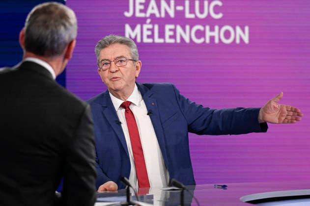 Jean Luc Melenchon On Dimanche En Politique - Paris President of La France Insoumise LFI Jean Luc Melenchon poses for pictures ahead of an interview for Dimanche En Politique on France 3 channel in Paris, France on July 05, 2026. Photo by Stephane Le Tellec ABACAPRESS.COM Paris France  Copyright: xLexTellecxStephane ABACAx