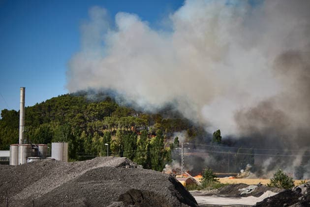 A large wildfire has been reported in Imárcoain, Navarre. View of the wildfire in Imárcoain on July 5, 2026, in Imárcoain, Elorz Valley, Navarre, Spain. Firefighters are currently working to extinguish a fire in a grain field that has spread to a wooded area in Imárcoain, which belongs to the Elorz Valley municipality. Emergency services received the alert at 4:49 p.m., and a response team consisting of firefighters, aircraft, environmental forest rangers, Local Police, and Regional Police. As a result, the AP 15 has been closed in both directions as a precaution. JULY 5, 2026 Imarcoain, Elorz Valley, Navarre Imarcoain, Elorz Valley, Navarre, Spain  Copyright: xEduardoxSanzx 7647217