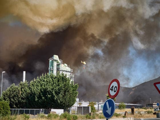 A large wildfire has been reported in Imárcoain, Navarre. Water-bombing helicopters are working to extinguish the wildfire in Imárcoain on July 5, 2026, in Imárcoain, Elorz Valley, Navarre, Spain. Firefighters are currently working to extinguish a fire in a grain field that has spread to a wooded area in Imárcoain, which belongs to the municipality of Elorz Valley. Emergency services received the alert at 4:49 p.m., and a response team consisting of firefighters, aircraft, environmental forest rangers, Local Police, and Regional Police. As a result, the AP 15 has been closed in both directions as a precaution. JULY 5, 2026 Imarcoain, Elorz Valley, Navarre Imarcoain, Elorz Valley, Navarre, Spain  Copyright: xEduardoxSanzx 7647226