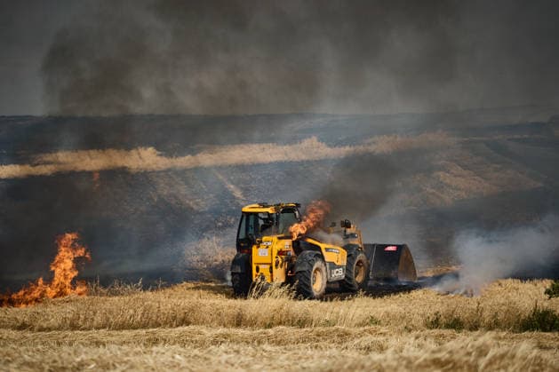 A large wildfire has been reported in Imárcoain, Navarre. View of the wildfire in Imárcoain on July 5, 2026, in Imárcoain, Elorz Valley, Navarre, Spain. Firefighters are currently working to extinguish a fire in a grain field that has spread to a wooded area in Imárcoain, which belongs to the Elorz Valley municipality. Emergency services received the alert at 4:49 p.m., and a response team consisting of firefighters, aircraft, environmental forest rangers, Local Police, and Regional Police. As a result, the AP 15 has been closed in both directions as a precaution. JULY 5, 2026 Imarcoain, Elorz Valley, Navarre Imarcoain, Elorz Valley, Navarre, Spain  Copyright: xEduardoxSanzx 7647239