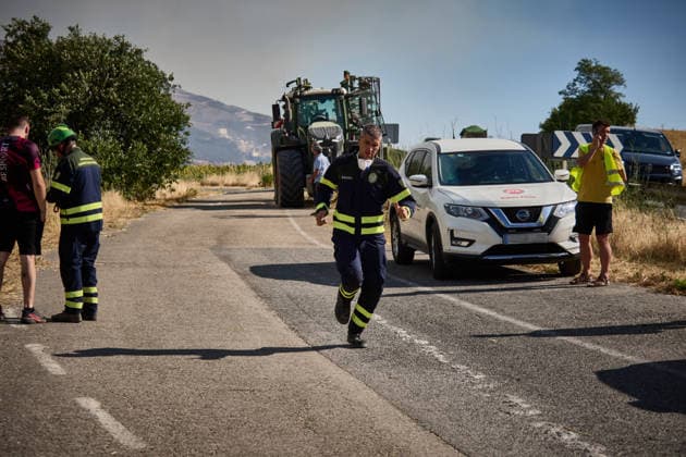 A large wildfire has been reported in Imárcoain, Navarre. Firefighters are working to extinguish the wildfire in Imárcoain on July 5, 2026, in Imárcoain, Elorz Valley, Navarre, Spain. Firefighters are currently on the scene attempting to extinguish a fire in a grain field that has spread to a wooded area in Imárcoain, which belongs to the Elorz Valley municipality. Emergency services received the alert at 4:49 p.m., and a response team consisting of firefighters, aircraft, environmental forest rangers, Local Police, and Regional Police. As a result, the AP 15 has been closed in both directions as a precaution. JULY 5, 2026 Imarcoain, Elorz Valley, Navarre Imarcoain, Elorz Valley, Navarre, Spain  Copyright: xEduardoxSanzx 7647262