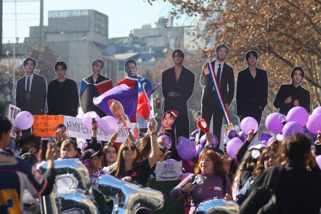 Santiago, July 5, 2026 Army BTS Chile holds a march over the possible cancellation of the concert at the National Stadium Jonnathan Oyarzun Aton Chile, Santiago, Chile Aton 1170138  Copyright: JONNATHANxOYARZUN ATONxCHILE