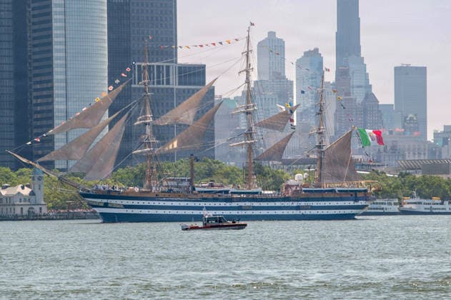 July 5, 2026, New York, Ny, United States: The Italian ship, Amerigo Vespucci, sails past Manhattan during Sail 250 Parade of Sail and the International Naval Review on the Hudson River, July 4, 2026, in New York City, New York. A tall ship parade and fly-over celebrated AmericaÃ¢â‚¬â ¢s 250th Independence Day in New York Harbor. New York United States - ZUMAp138 20260705_zaa_p138_027 Copyright: xPo3xMarcoxGutierrezxRosales UsxCx